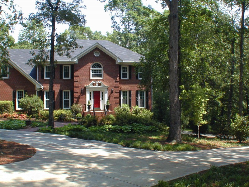 good driveway design focuses on entrance